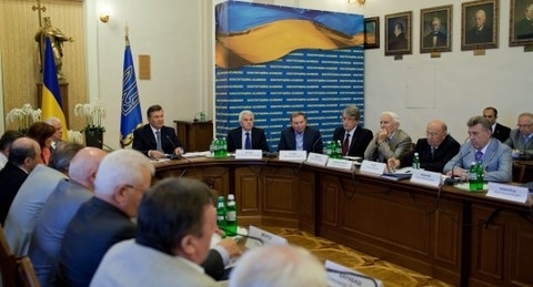 Асамблея Кравчука у найближчі тижні покаже проект нової Конституції