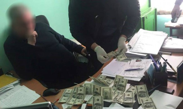 В Одесской области за взятку задержали начальника райотдела ДМС, - ФОТО