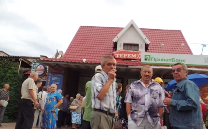 У місті Щастя пенсіонери звинувачують Коломойського у затримці грошових виплат, - відео
