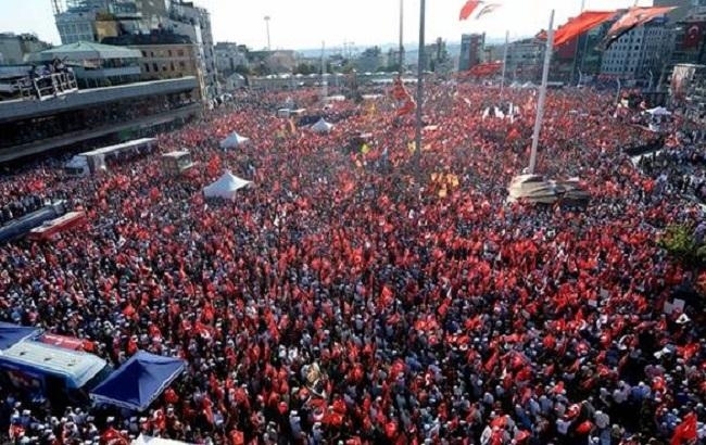 У Стамбулі відбувається мітинг на підтримку демократії
