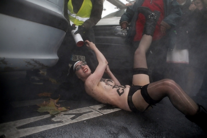 У Франції активісток FEMEN побили католики