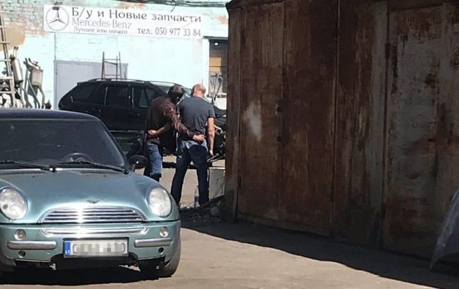 Ситуация в Полтаве: мужчине дали автомобиль, в заложниках - полковник полиции