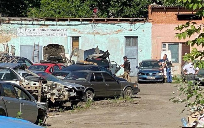 Полтавский автоугонщик с заложником едет в сторону Киева