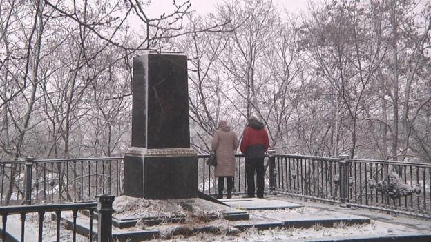 У Чернігові з могили Коцюбинського викрали бронзове погруддя письменника