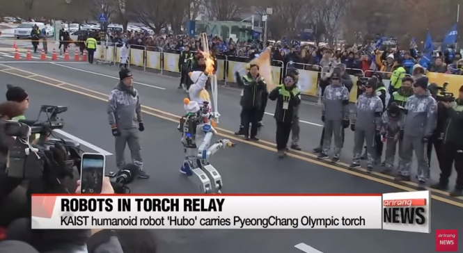 Робот став учасником естафети олімпійського вогню, - ВІДЕО