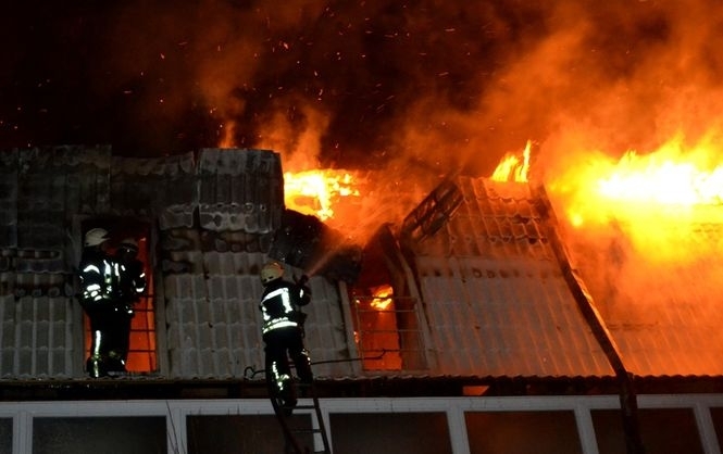 В результате масштабного пожара в Одессе сгорело десять квартир