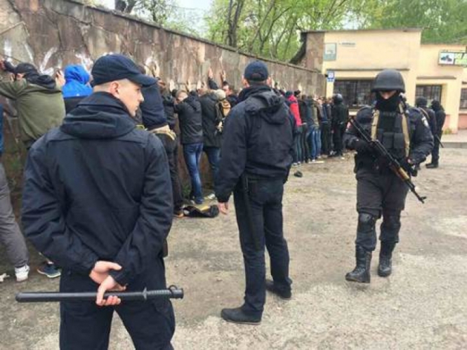 Полиция задержала более тридцати участников массовой драки во Львове
