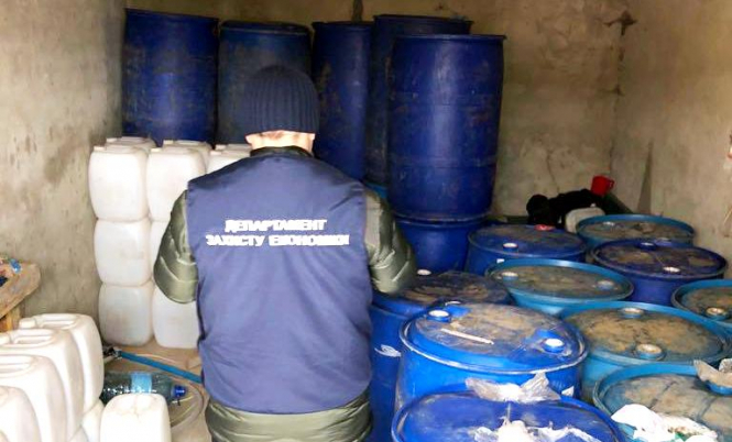 В Житомирской области изъяли шесть тонн фальсифицированного алкоголя - ФОТО