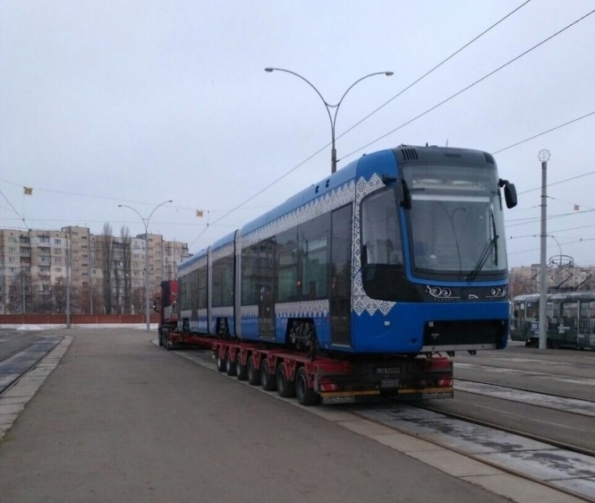 В Київ доставили другий польський швидкісний трамвай