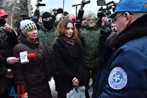 Терористи на Донбасі передали Україні двох полонених жінок
