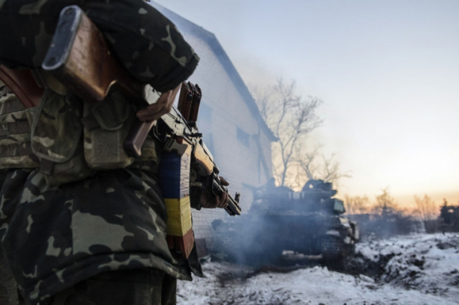 Двое украинских военных пострадали от утренних обстрелов в Донбассе, - штаб АТО