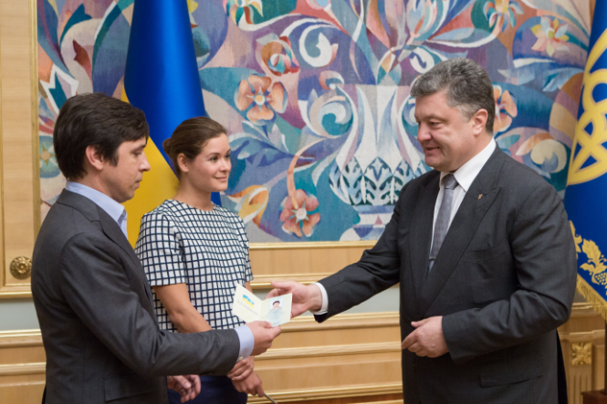 Порошенко надав українське громадянство Марії Гайдар та російському журналісту 
