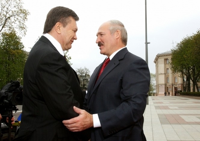 Лукашенко рассказал журналистам, что любил в гостях пить Янукович