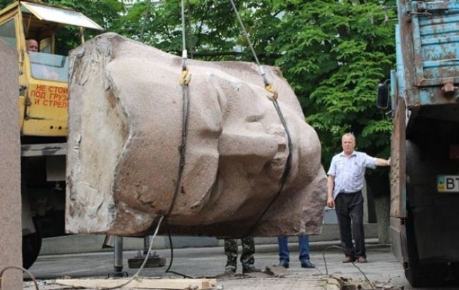 У Херсоні демонтували пам’ятник радянському діячу Цюрупі
