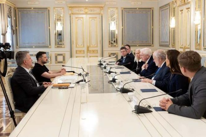 США мають активніше долучитися до мирних переговорів – Зеленський