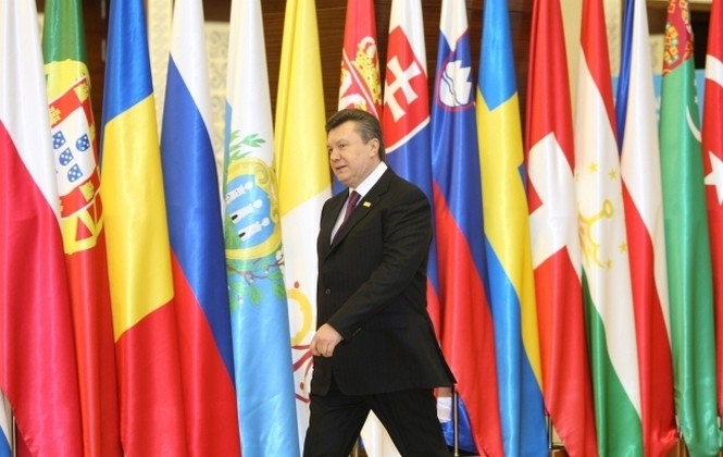 Янукович між двома союзами