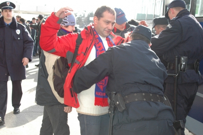 ​Захарченко проти повернення міліціонерів на футбольні матчі