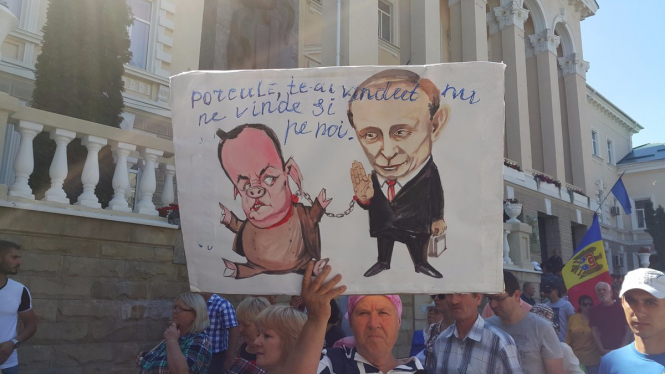 У Кишиневі люди вийшли з протестами проти змішаної системи виборів: вимагали відставки Додона