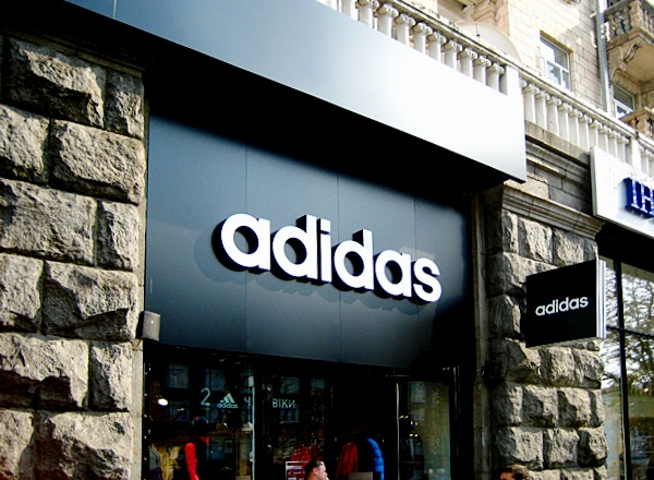Adidas продает свой бренд Reebok за 2,1 миллиарда евро