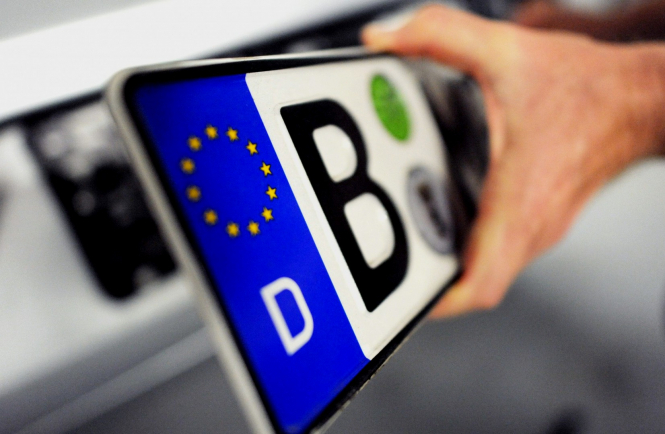 Сьогодні в Україну не пустили понад 200 авто на єврономерах, – ДФС