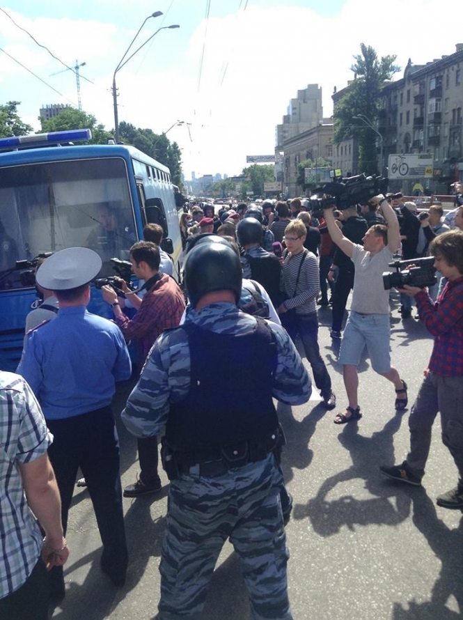 Гей-парад у Києві протривав менше години: міліція затримала кількох гомофобів (відео)