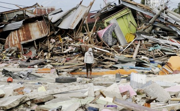 Более 150 000 людей остаются под завалами в Индонезии