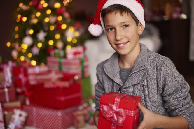 AirPods, Nintendo Switch та інші хіти: 5 подарунків для підлітків