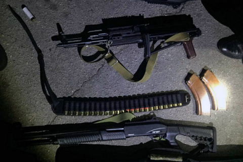 В Кропивницком полиция задержала 13 вооруженных мужчин