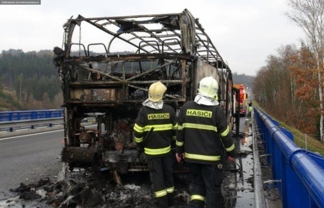 У Чехії рейсовий автобус згорів до тла, - ВІДЕО