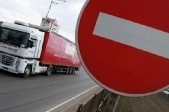 Через спеку в Києві обмежать рух вантажівок

