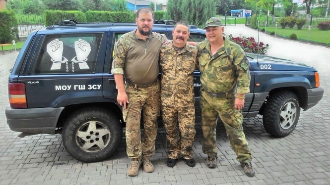Українського бійця визволили з полону бойовиків