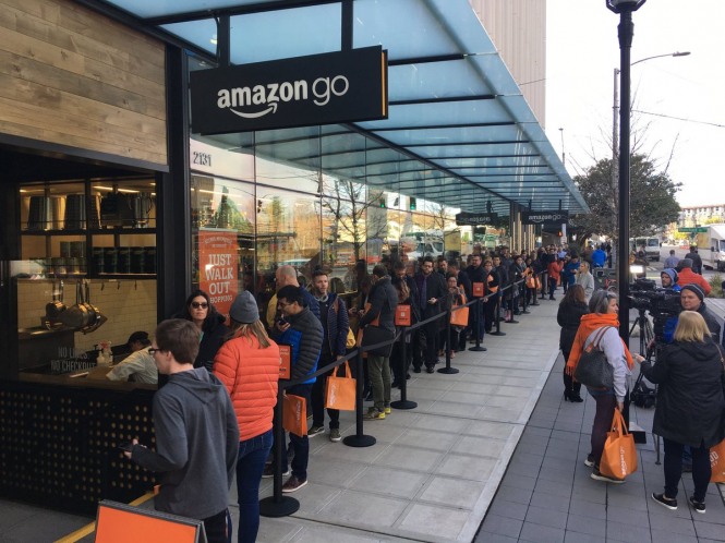 На открытии супермаркета Amazon Go, который предусматривал отсутствие очередей, выстроилась очередь