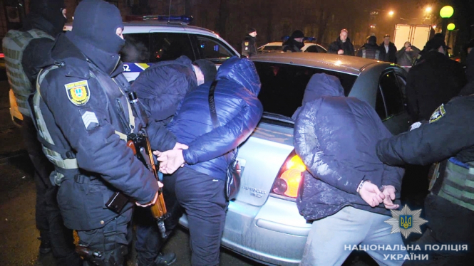 В Одессе задержали трех россиян, угрожали прохожему ножом