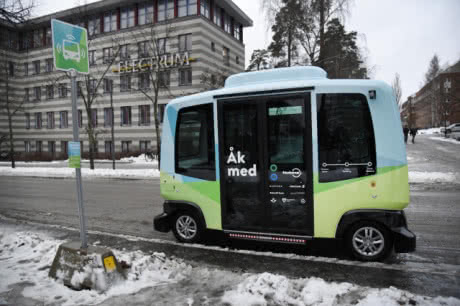Вулицями Стокгольма почали курсувати безкоштовні безпілотні автобуси