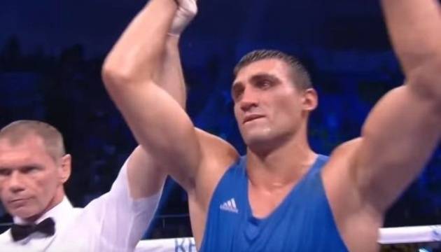 Украинский боксер Виктор Выхрист выиграл 