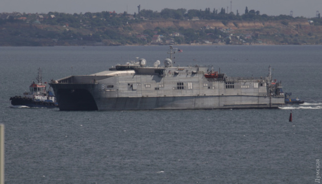 Десантный корабль ВМС США с пехотинцами зашел в Одессу
