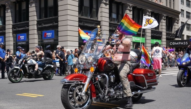 В Нью-Йорке проходит всемирный гей-прайд