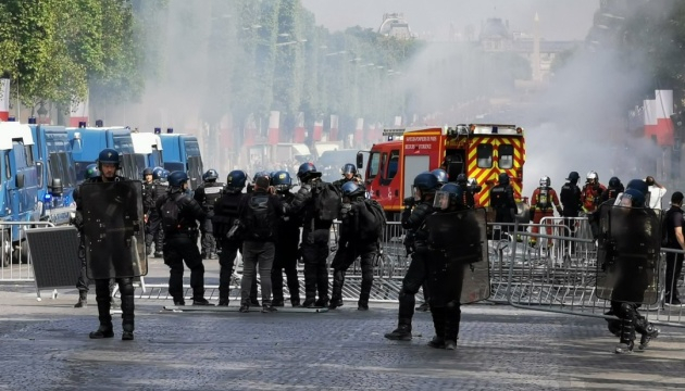 В Париже во время празднования Дня взятия Бастилии произошли столкновения, задержаны 175 человек