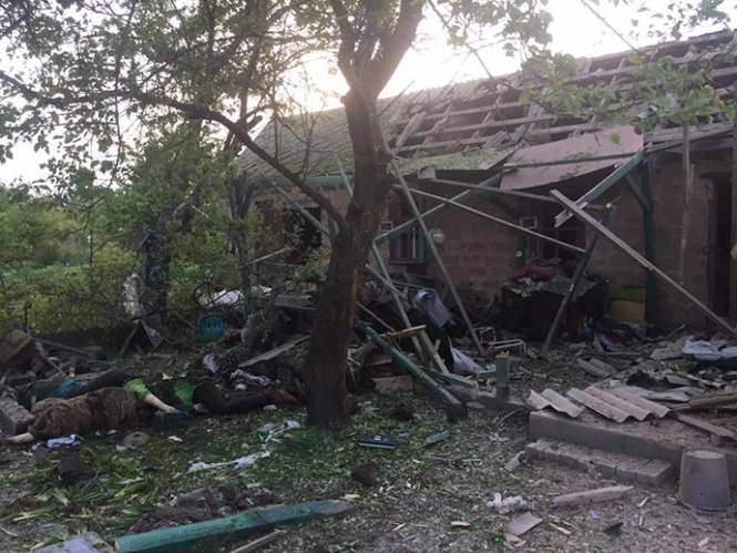 Аброськин показал обстрелянный дом в Авдеевке, где погибли четверо гражданских, - ФОТО