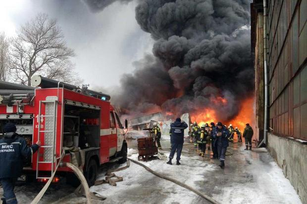 В Киеве произошел пожар на складе для хранения горюче-смазочных материалов