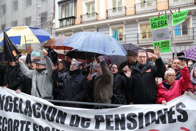 В Испании тысячи пенсионеров вышли на протест с требованием повысить пенсии