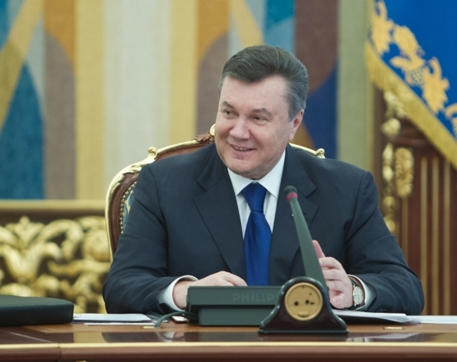 Янукович і 11 співробітників його Адміністрації у 2012-му офіційно заробили 45 млн грн