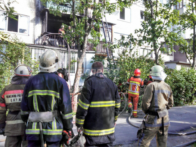 Три квартиры в Киеве сгорели из-за окурка, который упал на балкон, - ФОТО