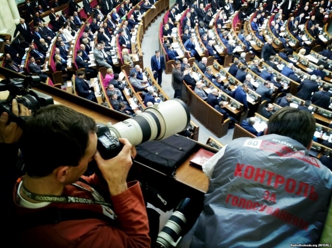Небезпечні фотографи у Раді: регіонали просять захистити їх від журналістів