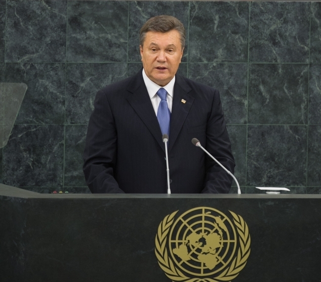 Янукович має надію, що будівництво LNG-терміналу почнеться через рік 