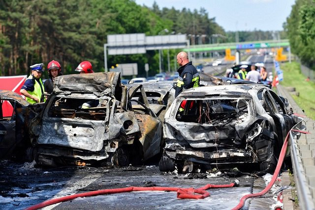 У Польщі зіткнулися і загорілися сім автомобілів, шість загиблих