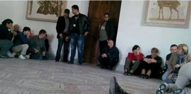 Боевики совершили нападение на музей у парламента Туниса и убили семерых туристов, - СМИ