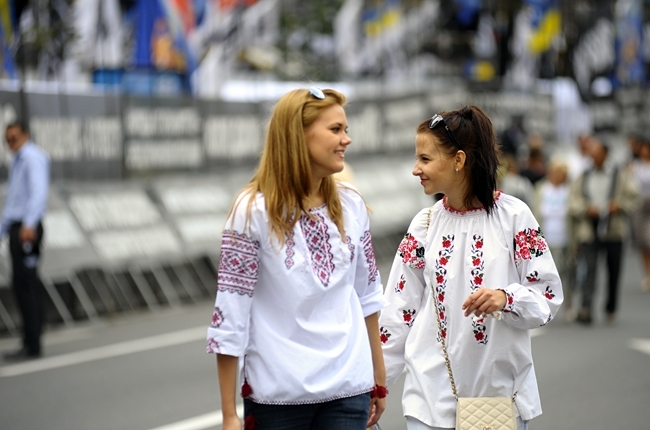Молодих українців не влаштовують їхні заробітки, але життям вони задоволені