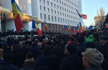 Штурм парламенту Молдови завершився – мітингувальники залишили будівлю