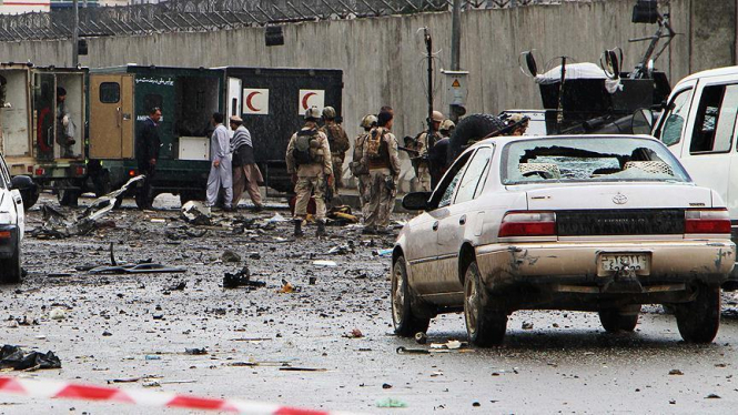 В Афганистане террорист-смертник убил местного чиновника, еще 10 человек ранены